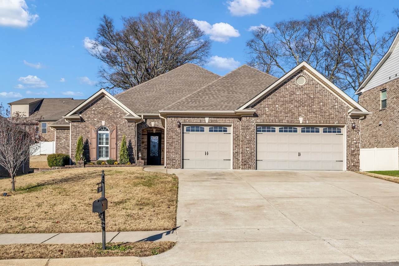 7009 Whisperwood Ave - Photo 1