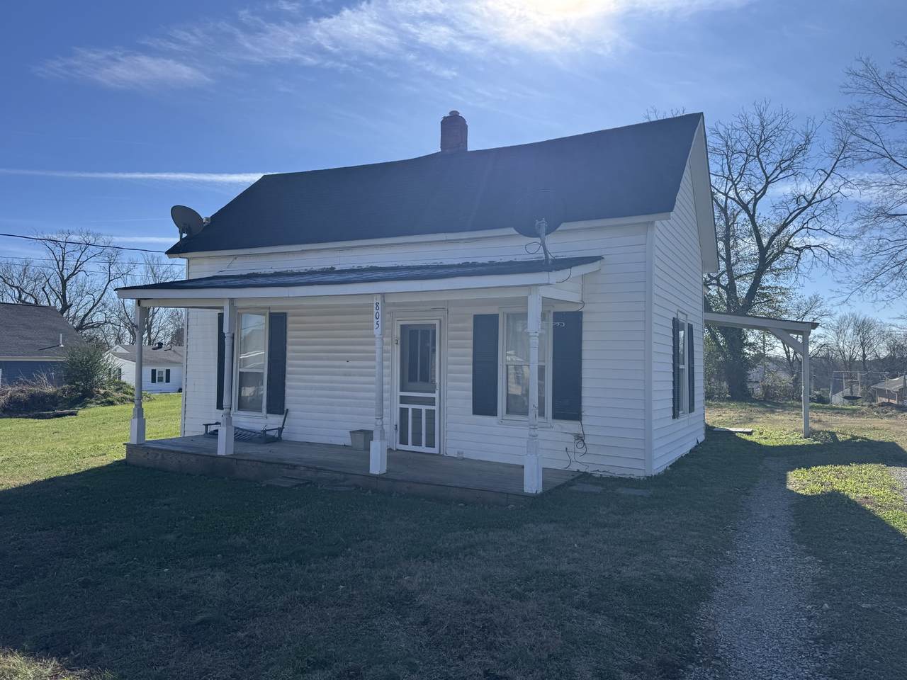 805 W 2nd St - Photo 1