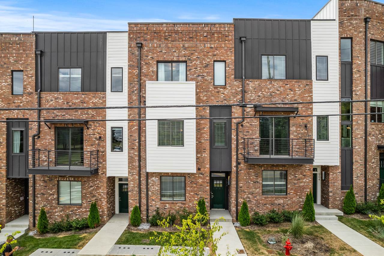 500 W Trinity Ln - Photo 1