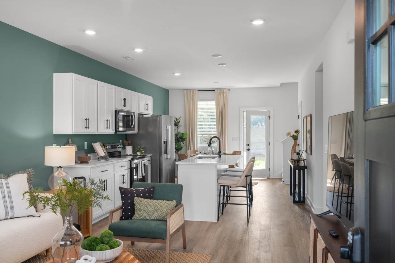 1610 Daly Dr - Photo 1