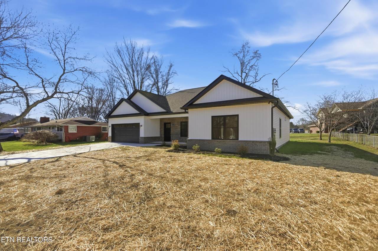 5613 Stoneleigh Rd - Photo 1