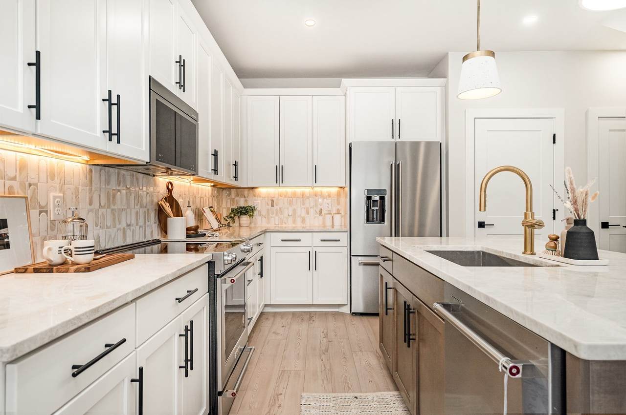 826 42nd Ave - Photo 1