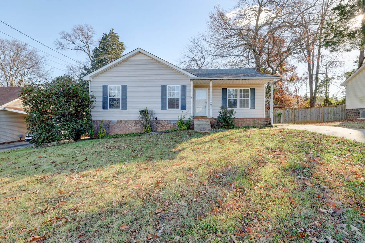 2825 Teakwood Dr - Photo 1