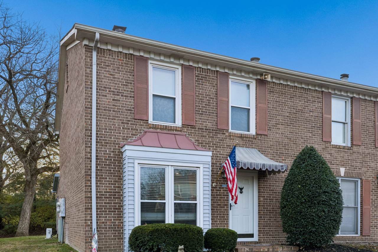 501 Williamsburg Dr - Photo 1