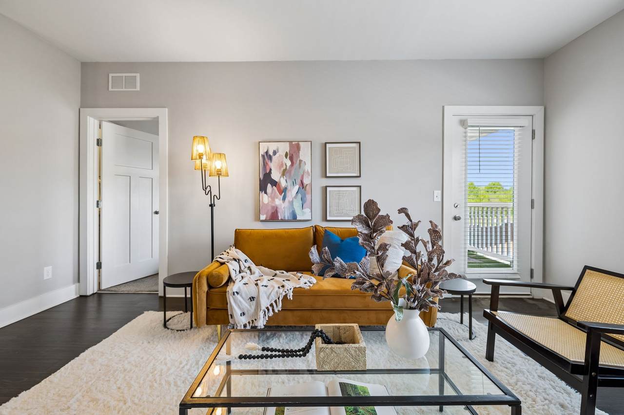 934 Governors Ct - Photo 1