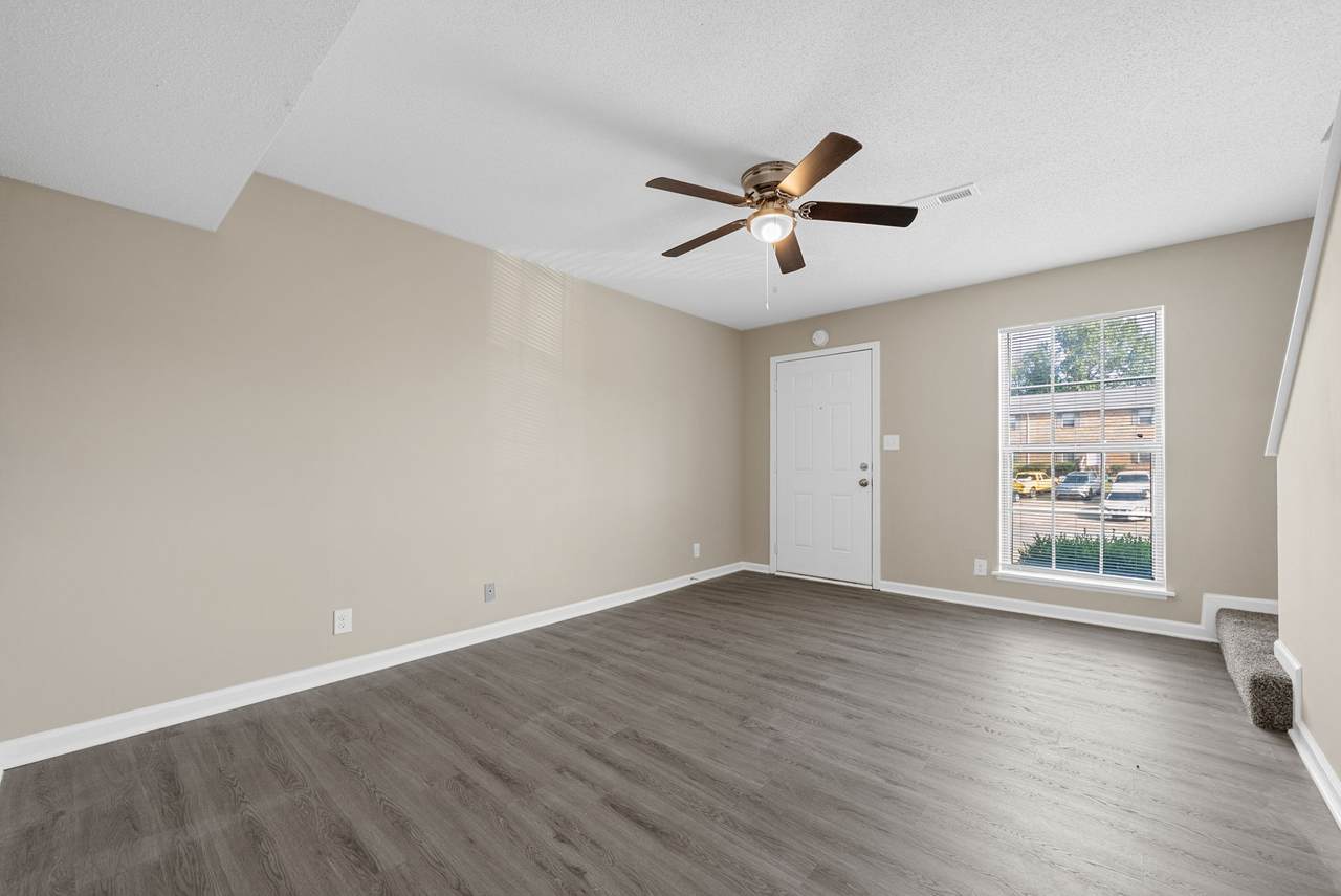 250 Winters Ct - Photo 1