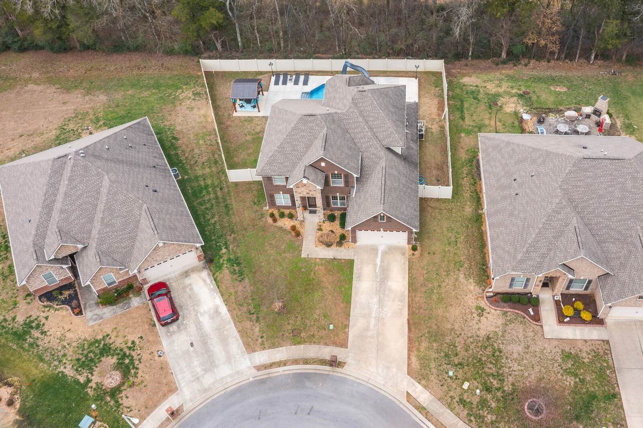 1413 Burrows Ave - Photo 1