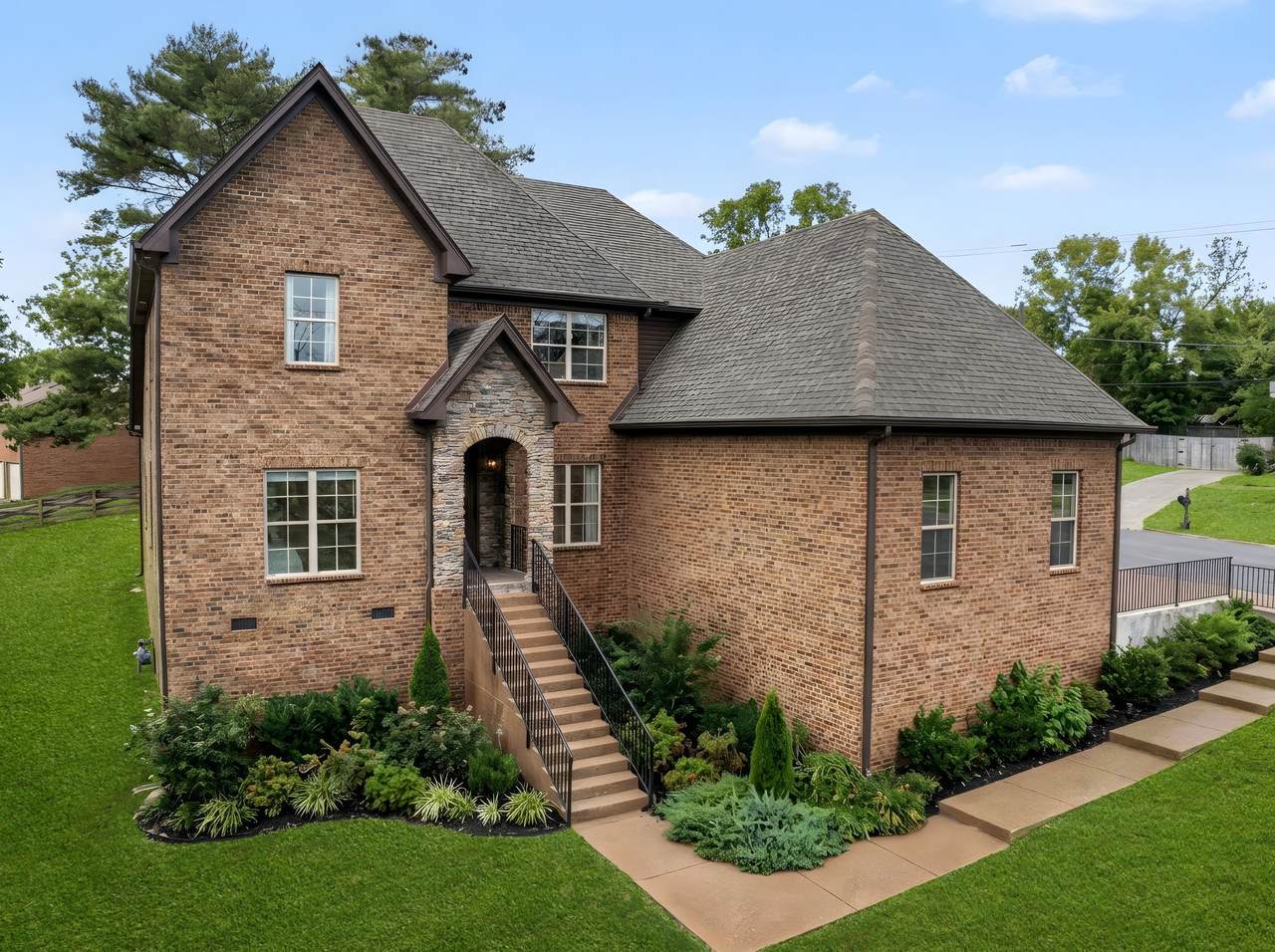 101 Bledsoe Dr - Photo 1