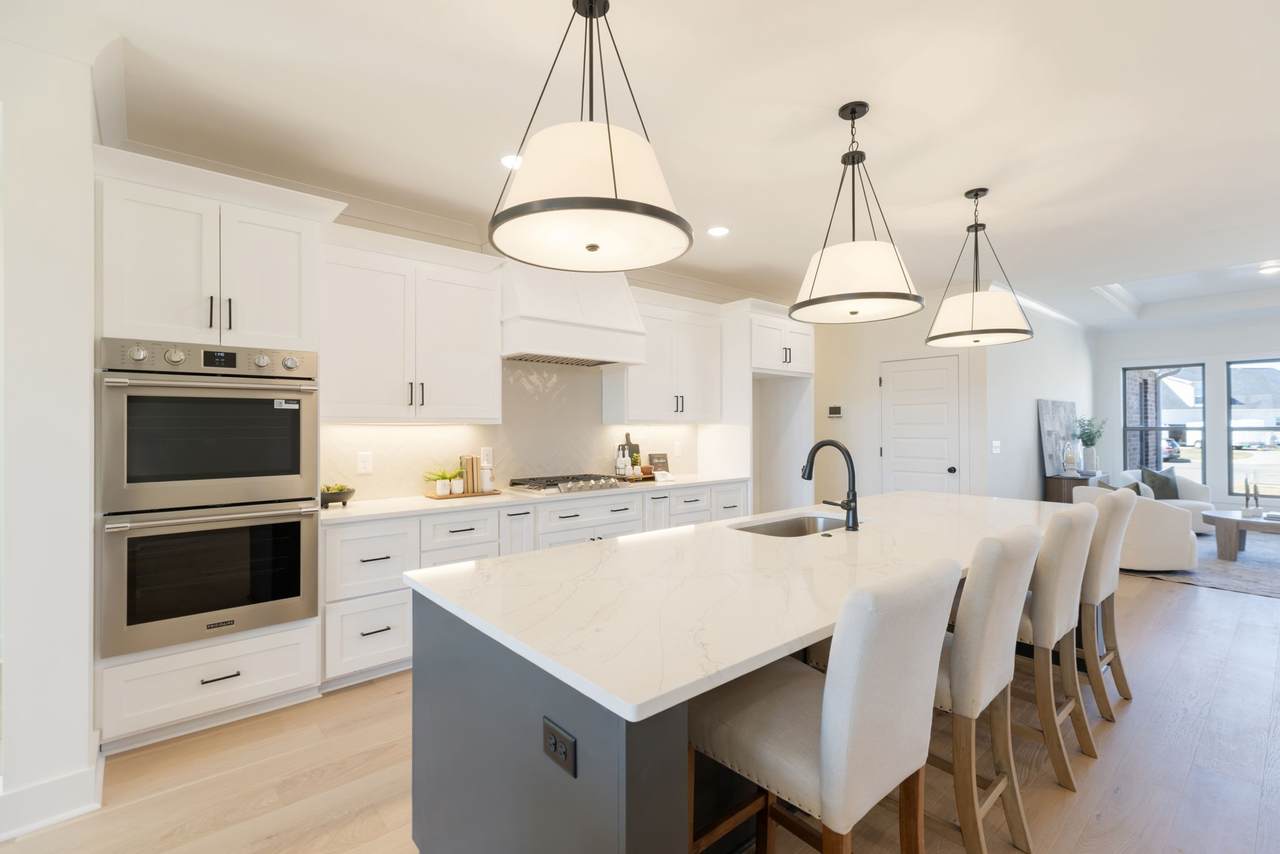 1004 Pheasant Run Ct - Photo 1