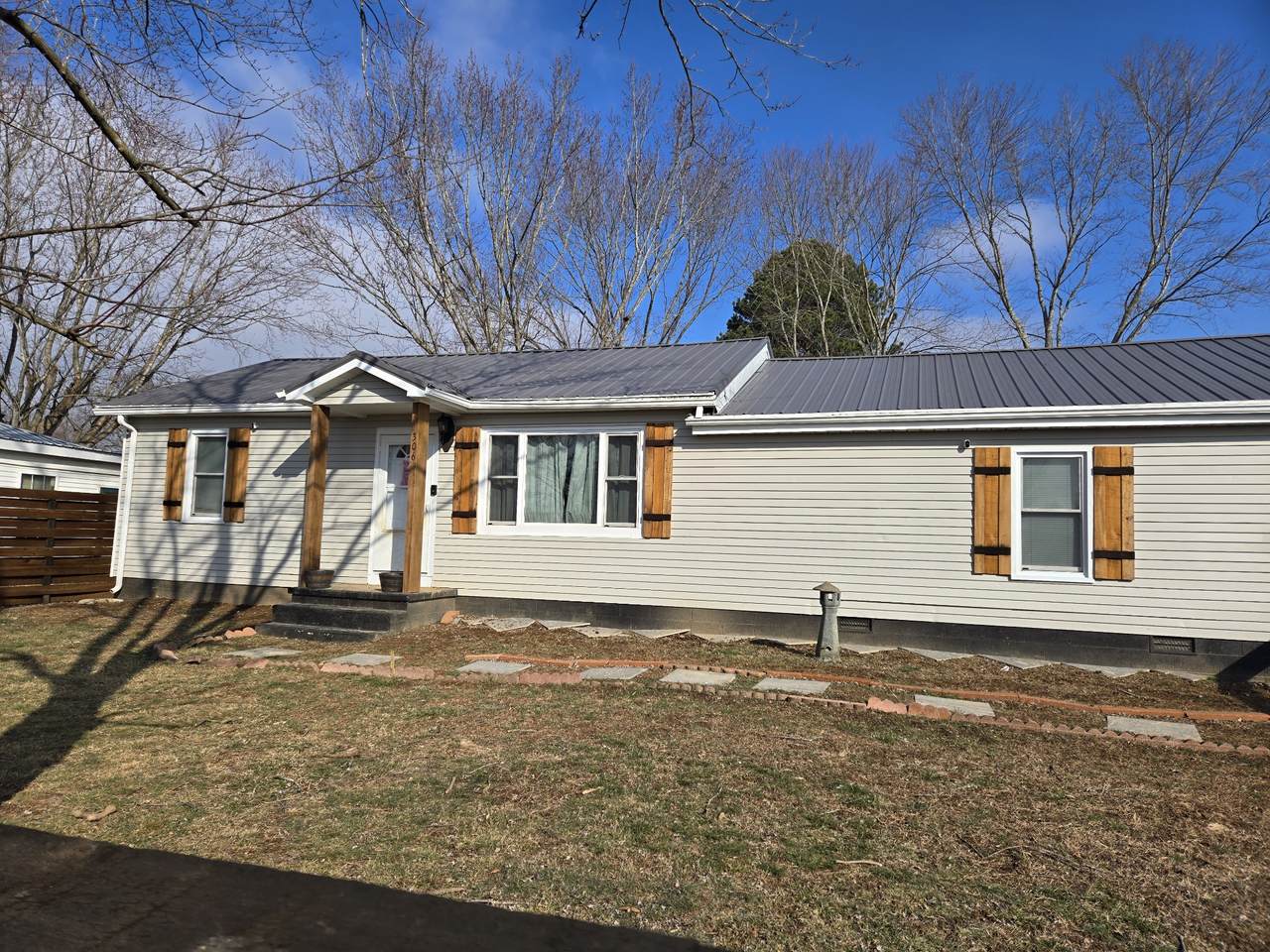 306 Johnson St - Photo 1