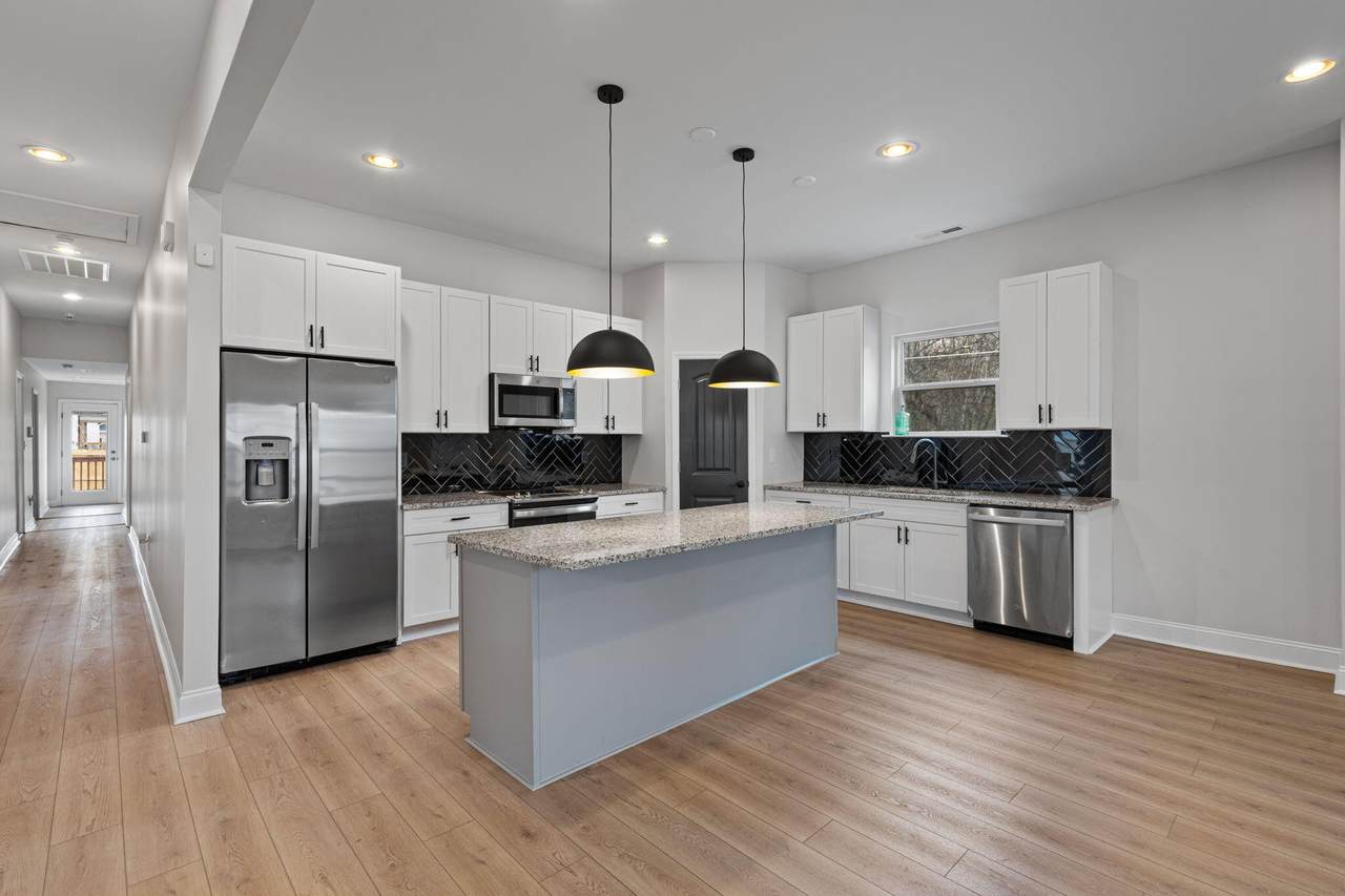 714 W 42nd Street - Photo 1