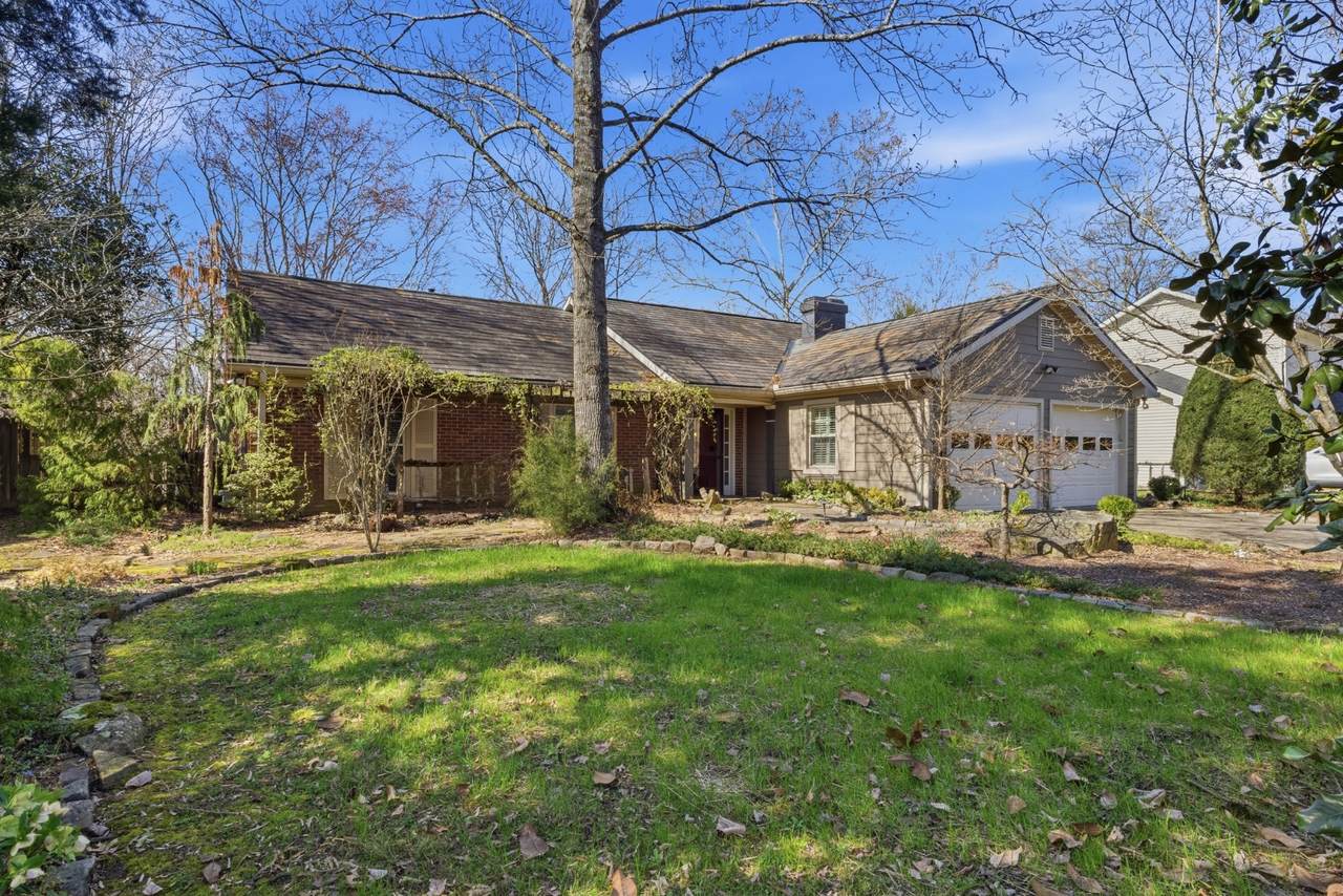 1015 Boxwood Dr - Photo 1