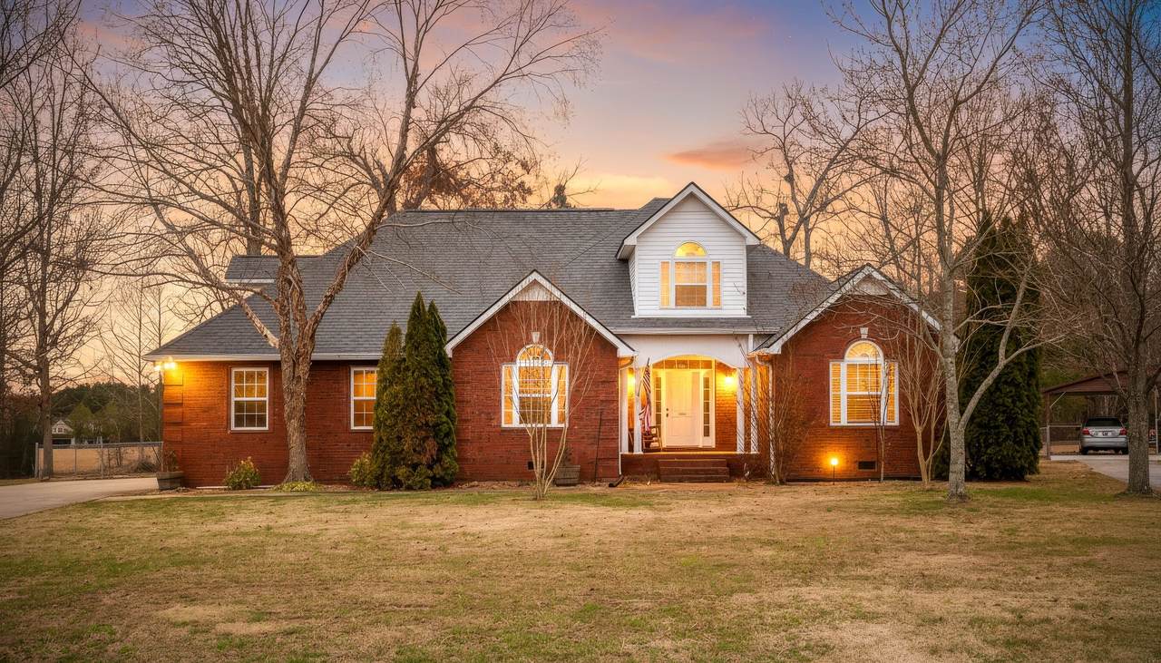 201 Oak Hollow Rd - Photo 1