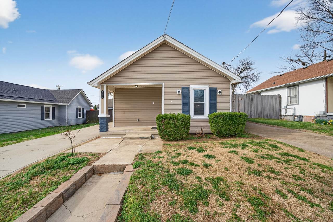 2804 Elliott Dr - Photo 1