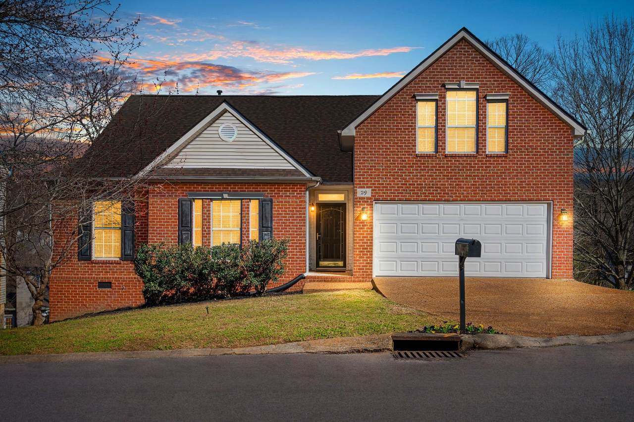 719 E Woodlands Trl - Photo 1