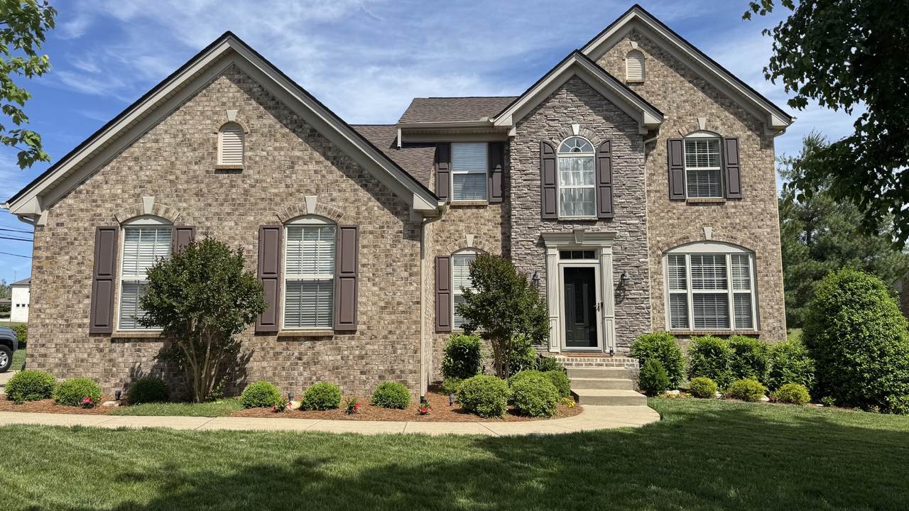 1023 Avery Trace Cir - Photo 1