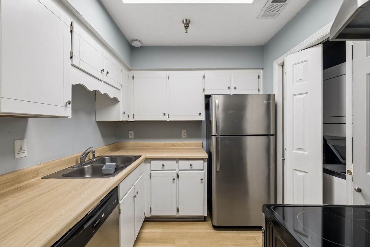 1808 State St - Photo 1