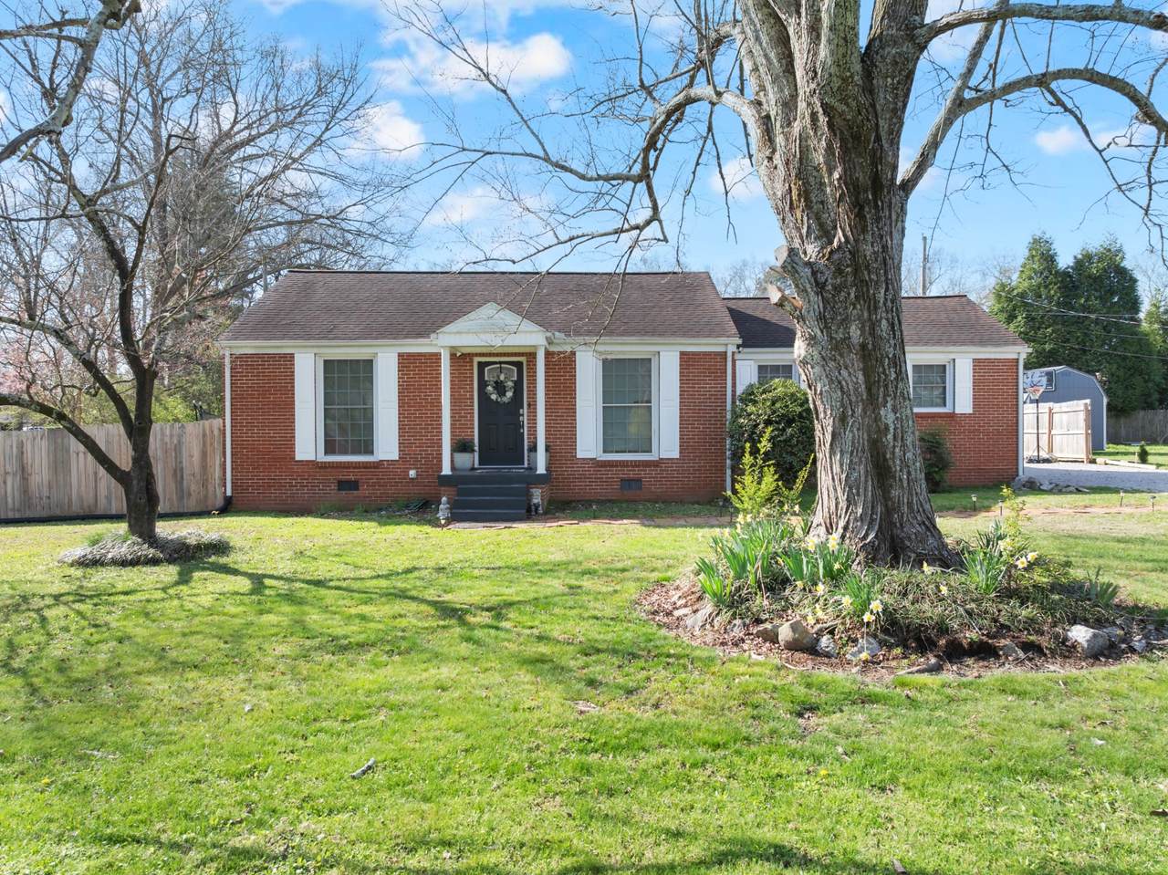 324 Druid Ln - Photo 1