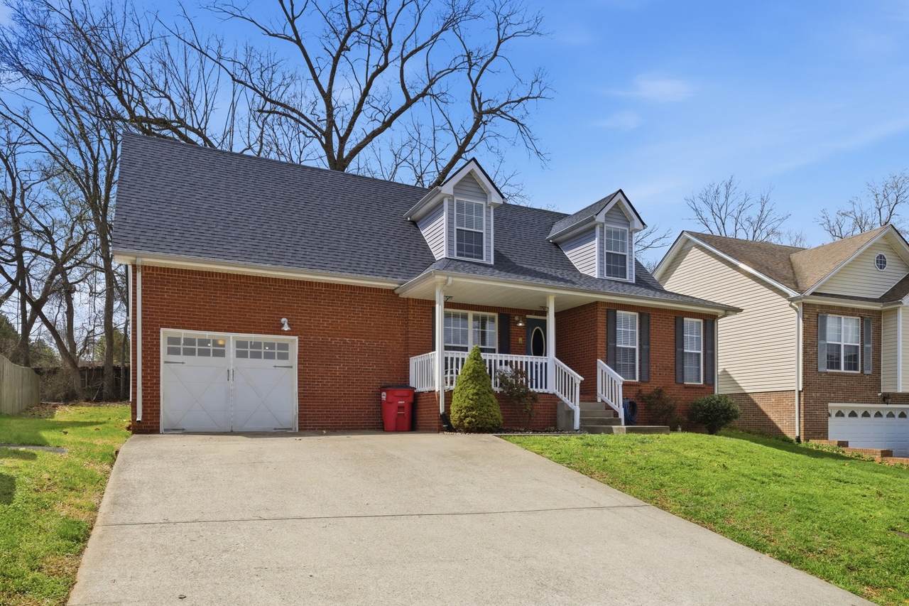916 Excalibur Dr - Photo 1