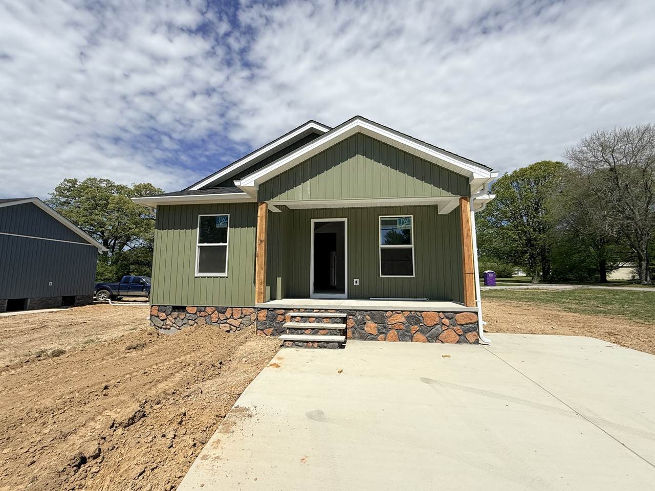 2317 E Lincoln St - Photo 1