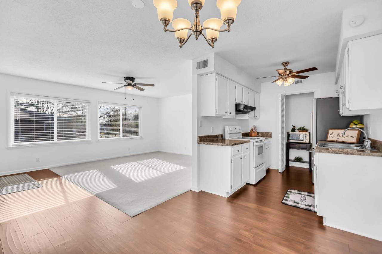 250 Donna Dr - Photo 1