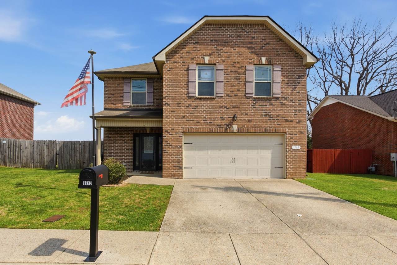 1749 Auburn Ln - Photo 1