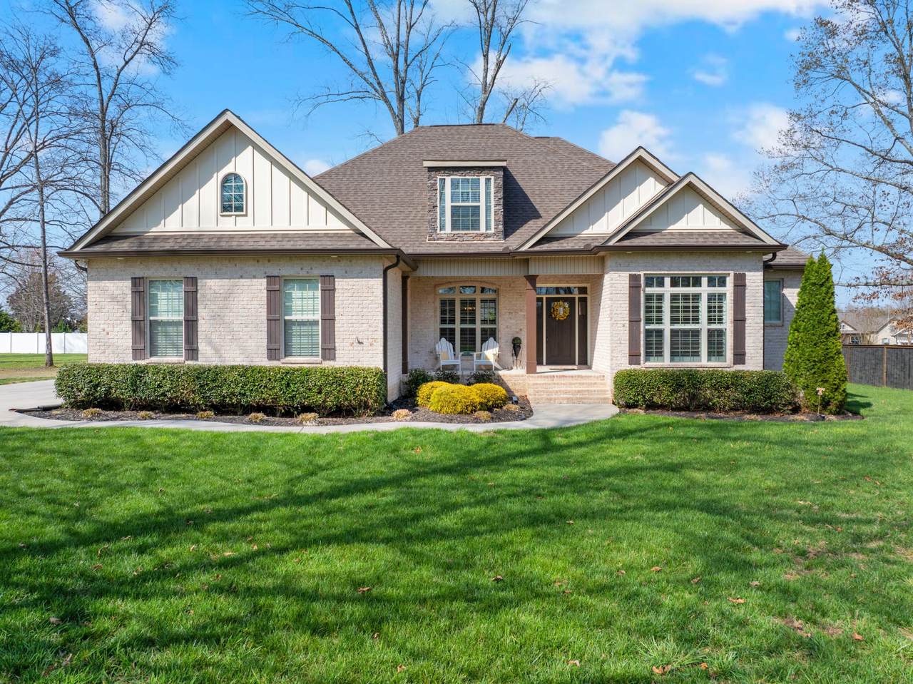 612 Lexington Cir - Photo 1