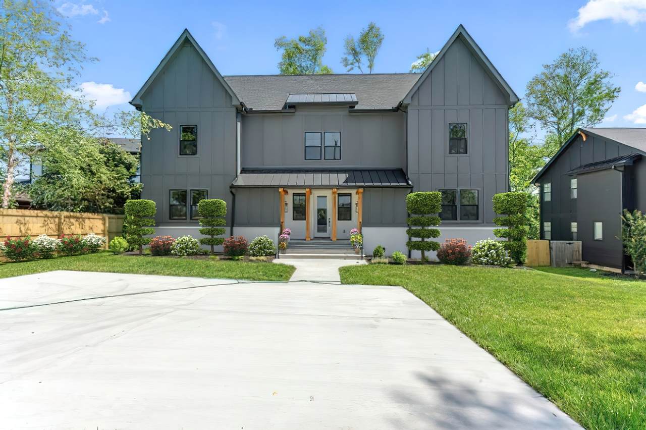 2301 Brittany Dr - Photo 1
