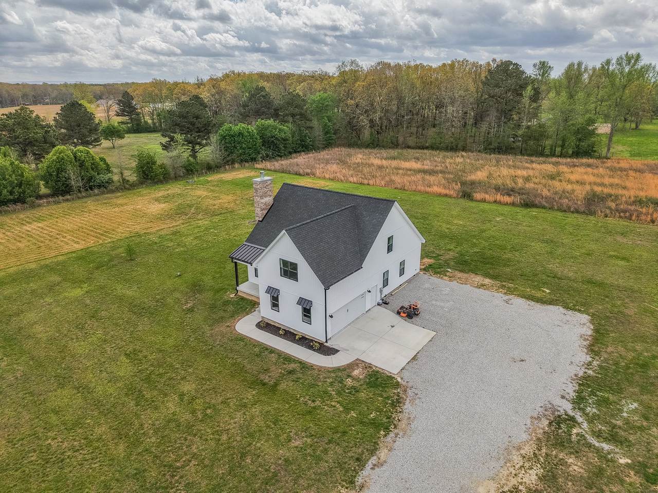 210 Deer Creek Ln - Photo 1