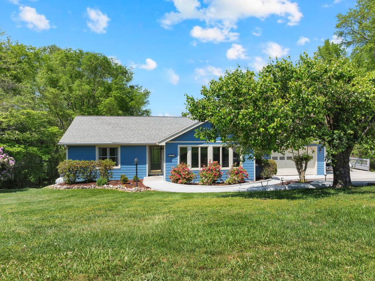 1576 Damron Rd - Photo 1