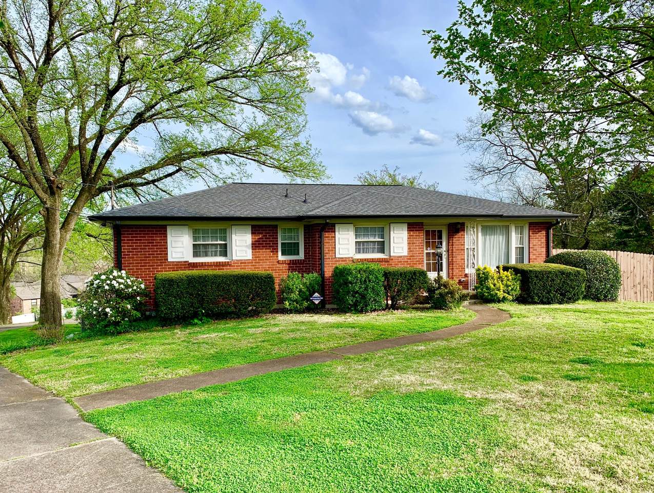 105 Mildred Ct - Photo 1