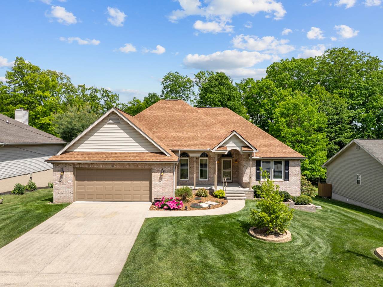 222 Amherst Ln - Photo 1