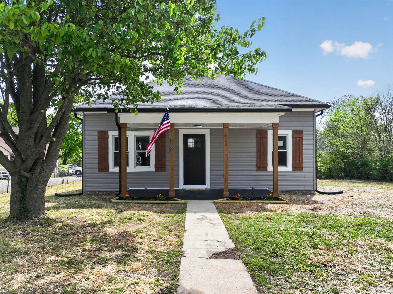 623 4th Ave - Photo 1