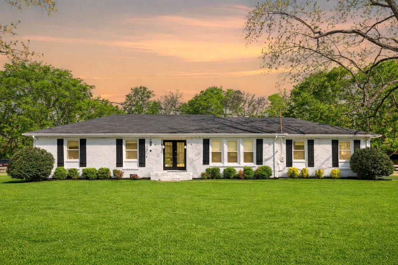 1136 Howell Dr - Photo 1