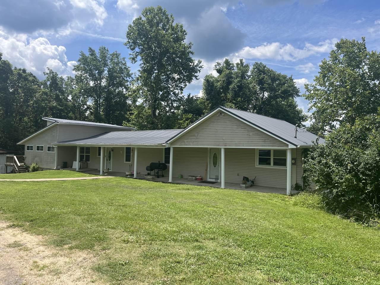 2222 Valley View Rd - Photo 1