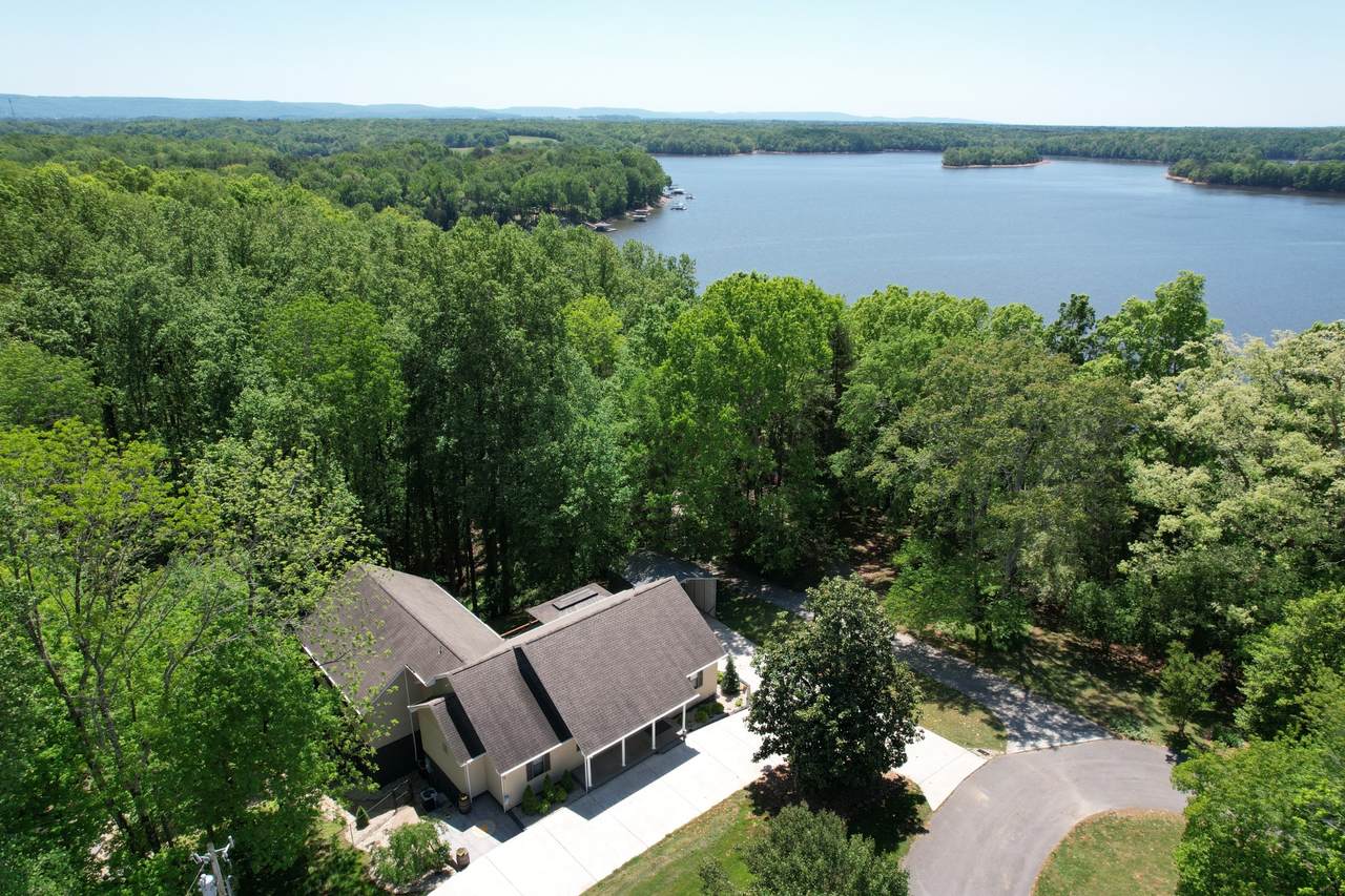 105 W Paradise Dr - Photo 1