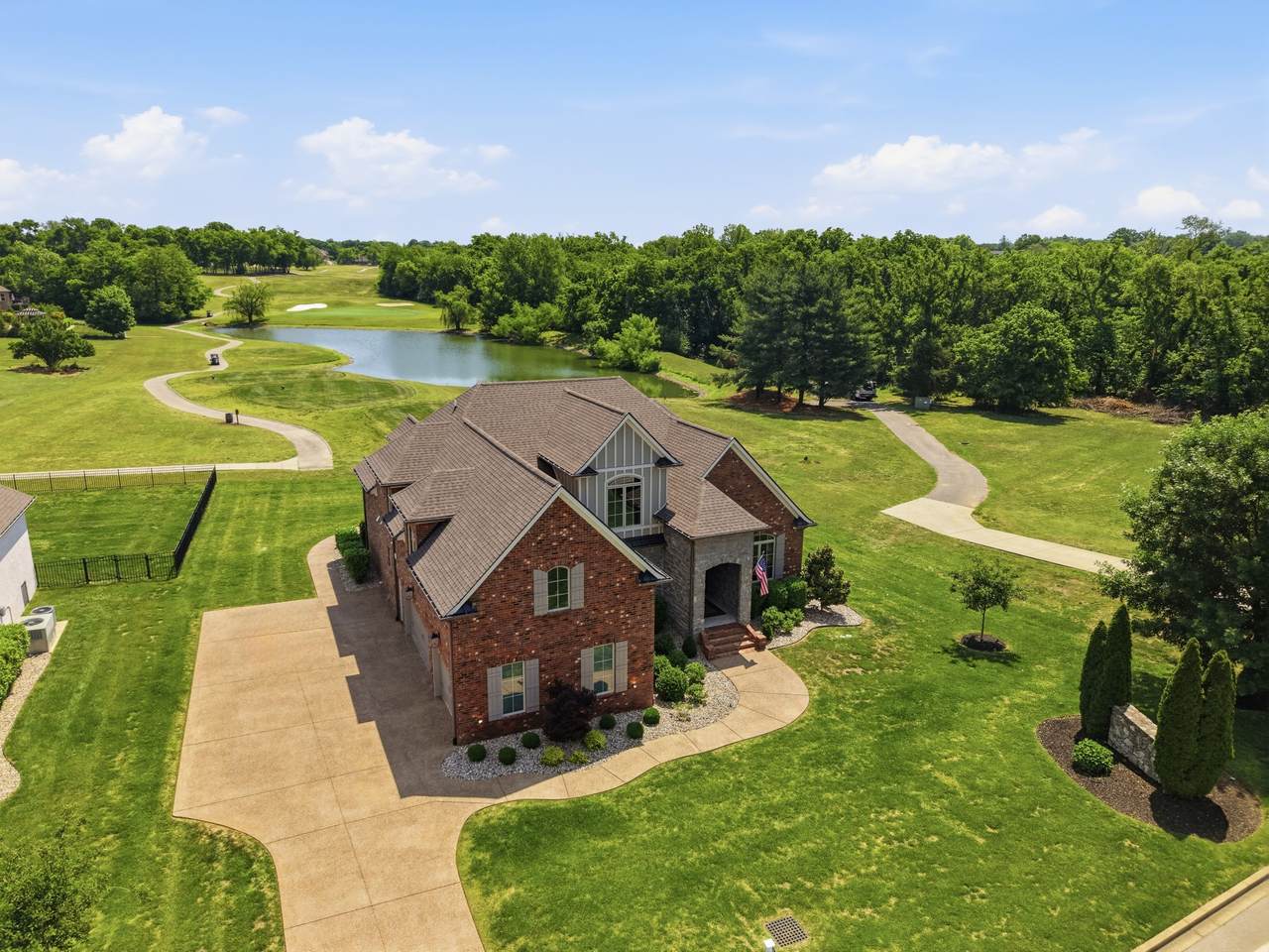 307 Five Oaks Blvd - Photo 1