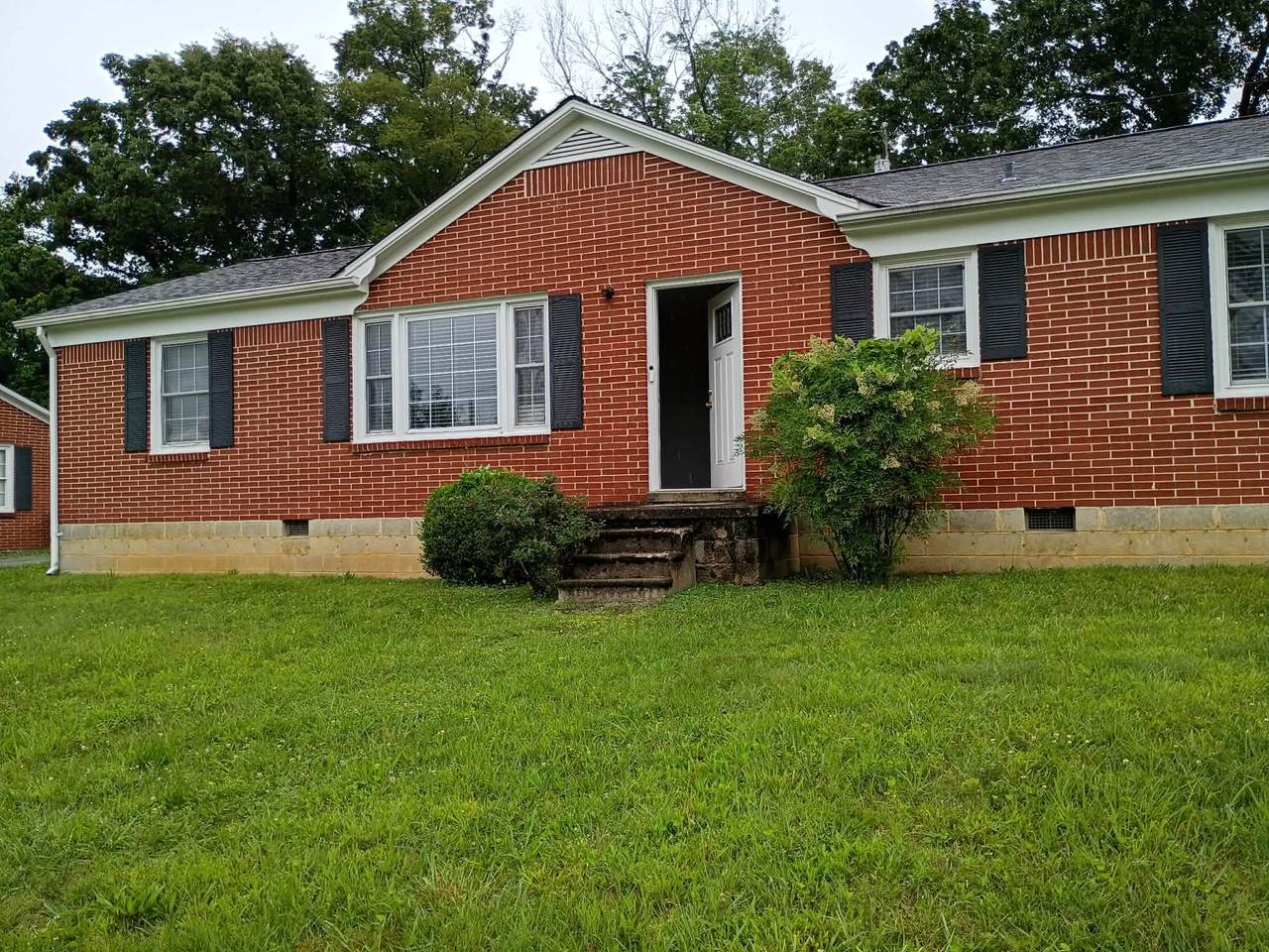 1315 Maddux Ave - Photo 1