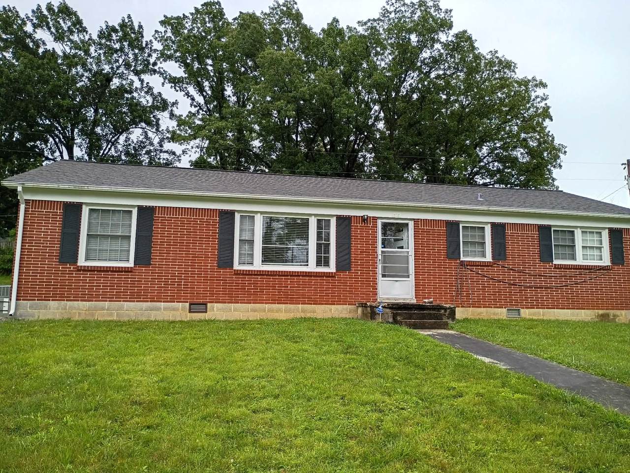 1305 Maddux Ave - Photo 1
