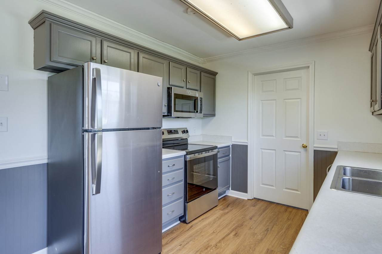2109 Hollandale Cir - Photo 1