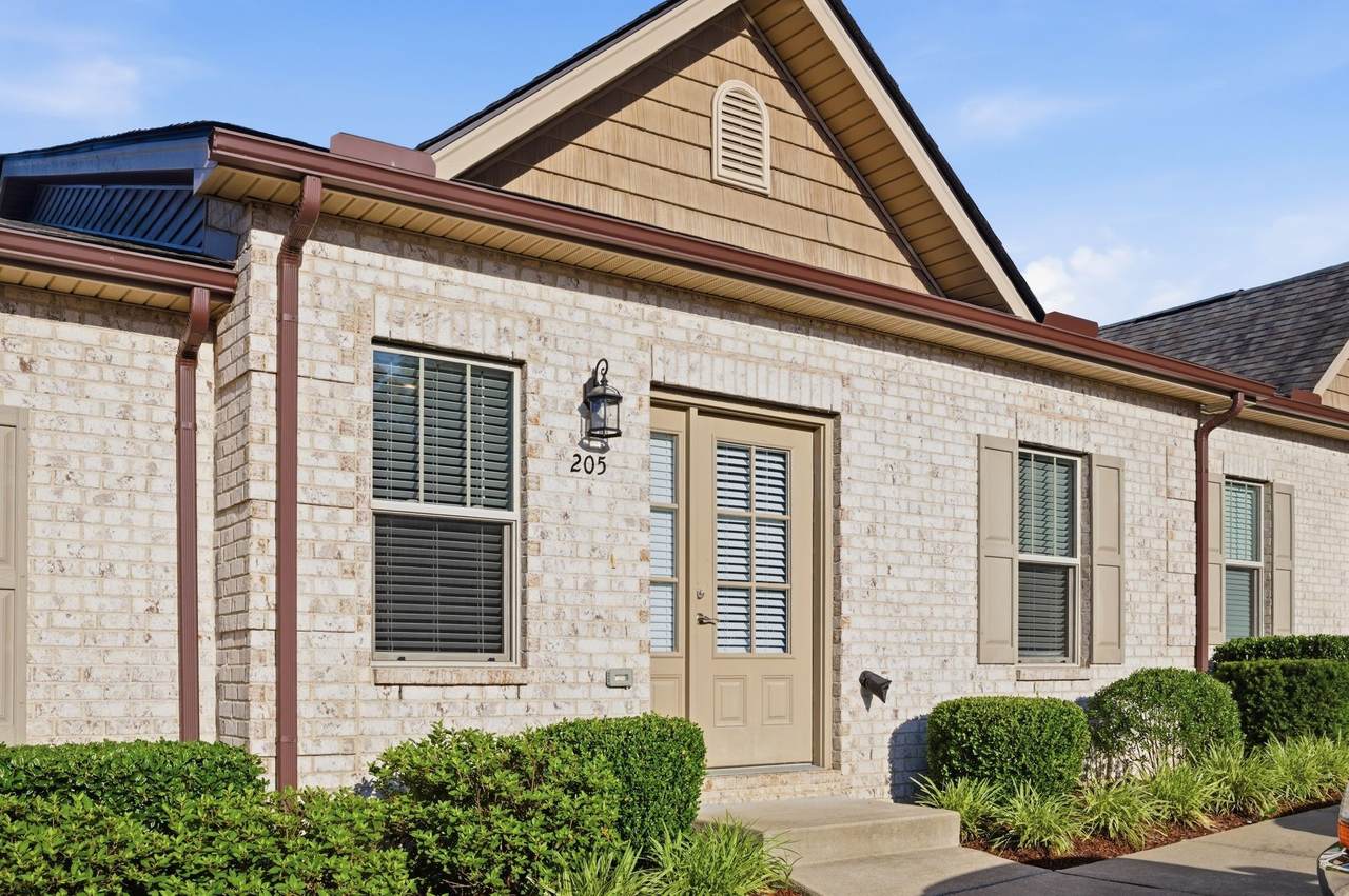 205 Bancroft Ml - Photo 1