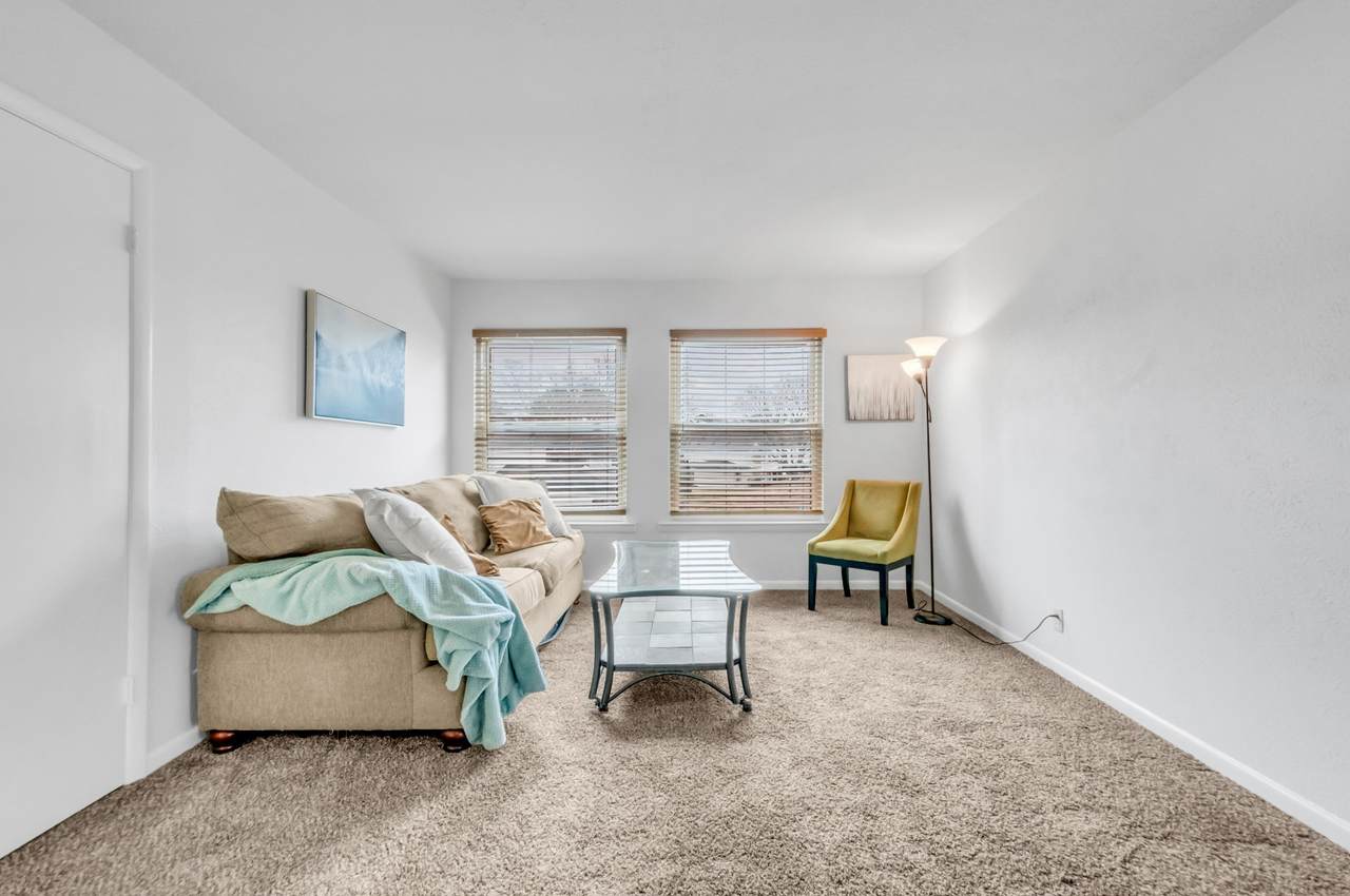 810 Bellevue - Photo 1