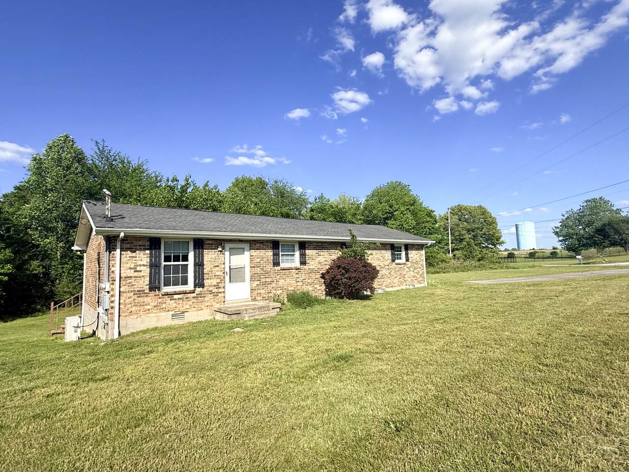 2121 Bracey - Photo 1