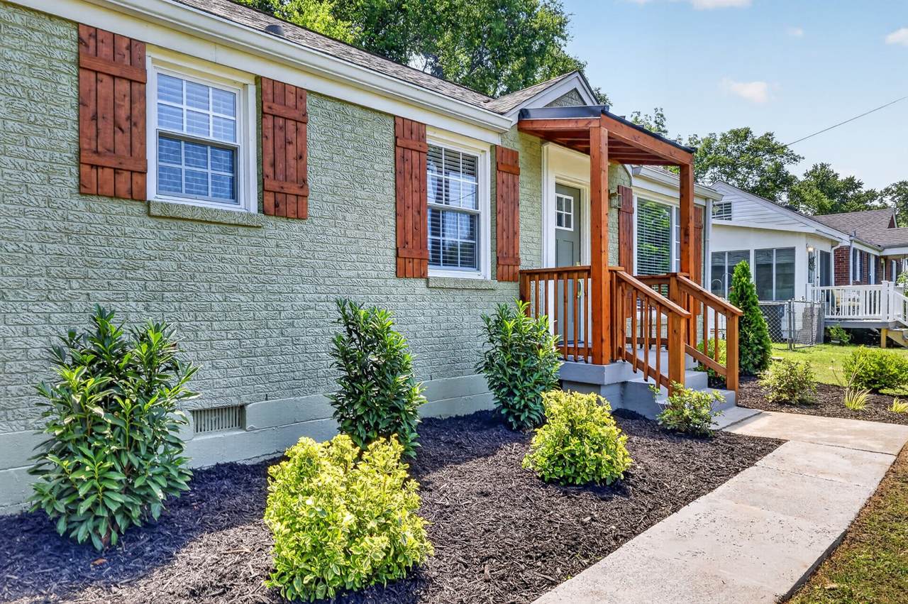 2217 Pinewood Rd - Photo 1