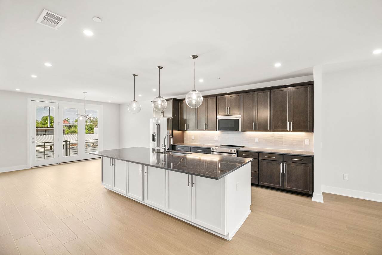 828 42nd Ave - Photo 1
