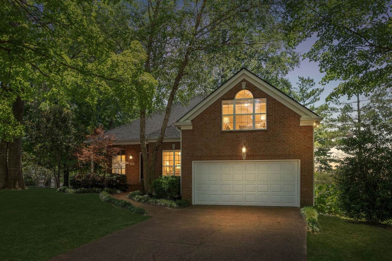 1507 Halifax Dr - Photo 1