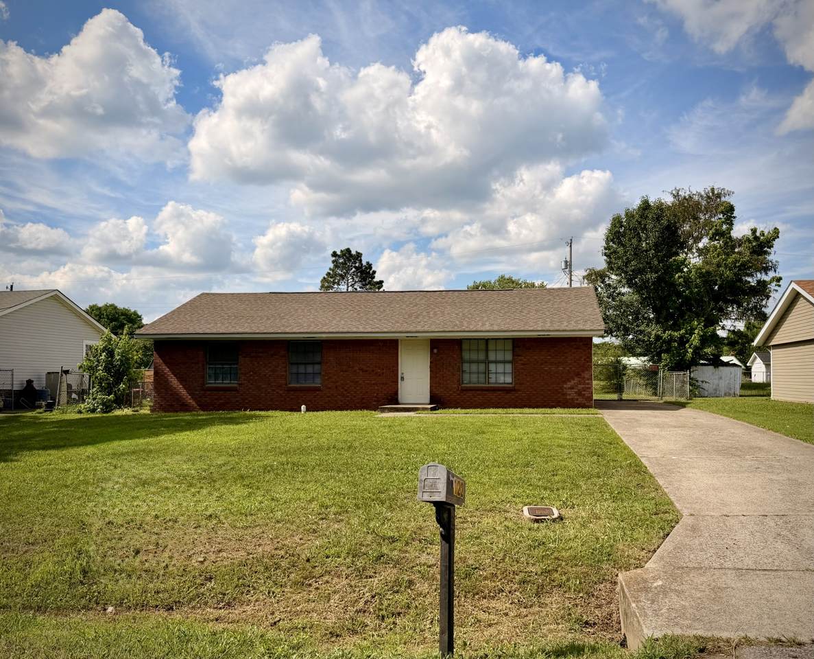 122 E St - Photo 1