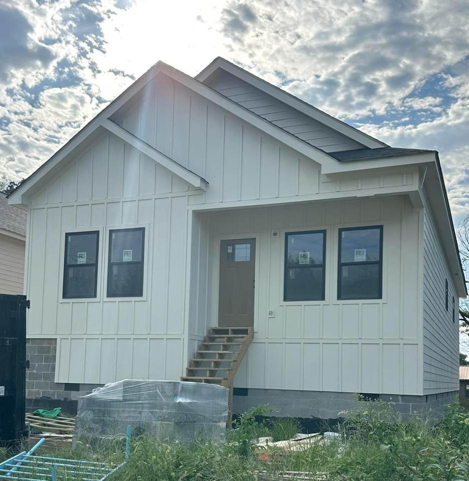 909 N Chamberlain Avenue - Photo 1