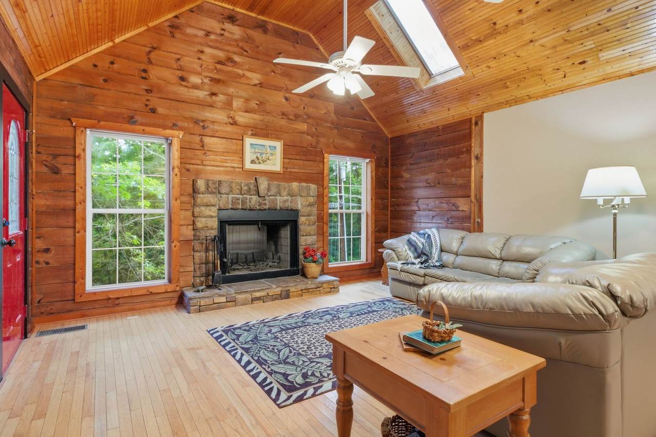 680 Lakeside Dr - Photo 1