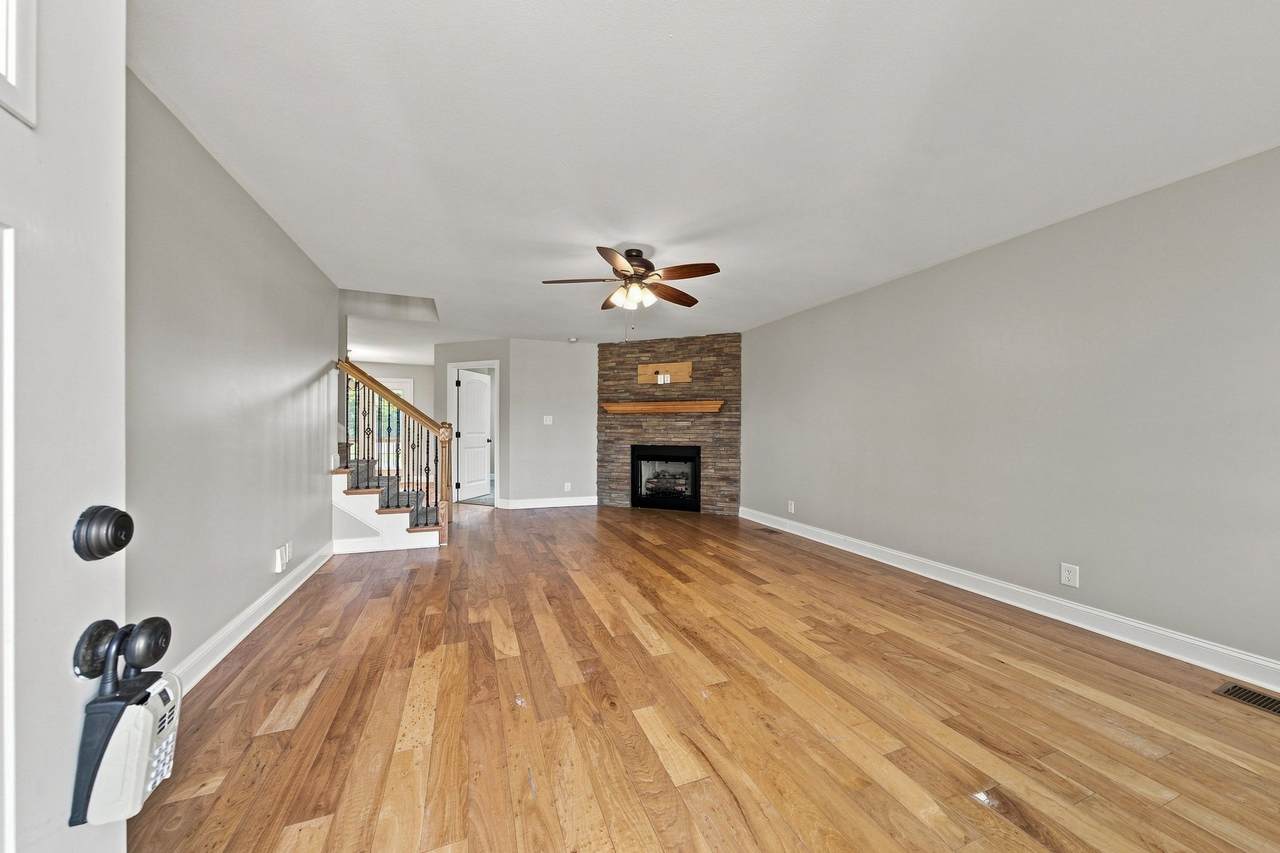 https://bt-photos.global.ssl.fastly.net/nashville/1280_boomver_2_RTC3242416-1.jpg